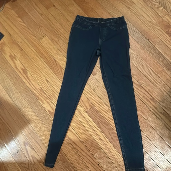 Hue - Picture 1 of 2
